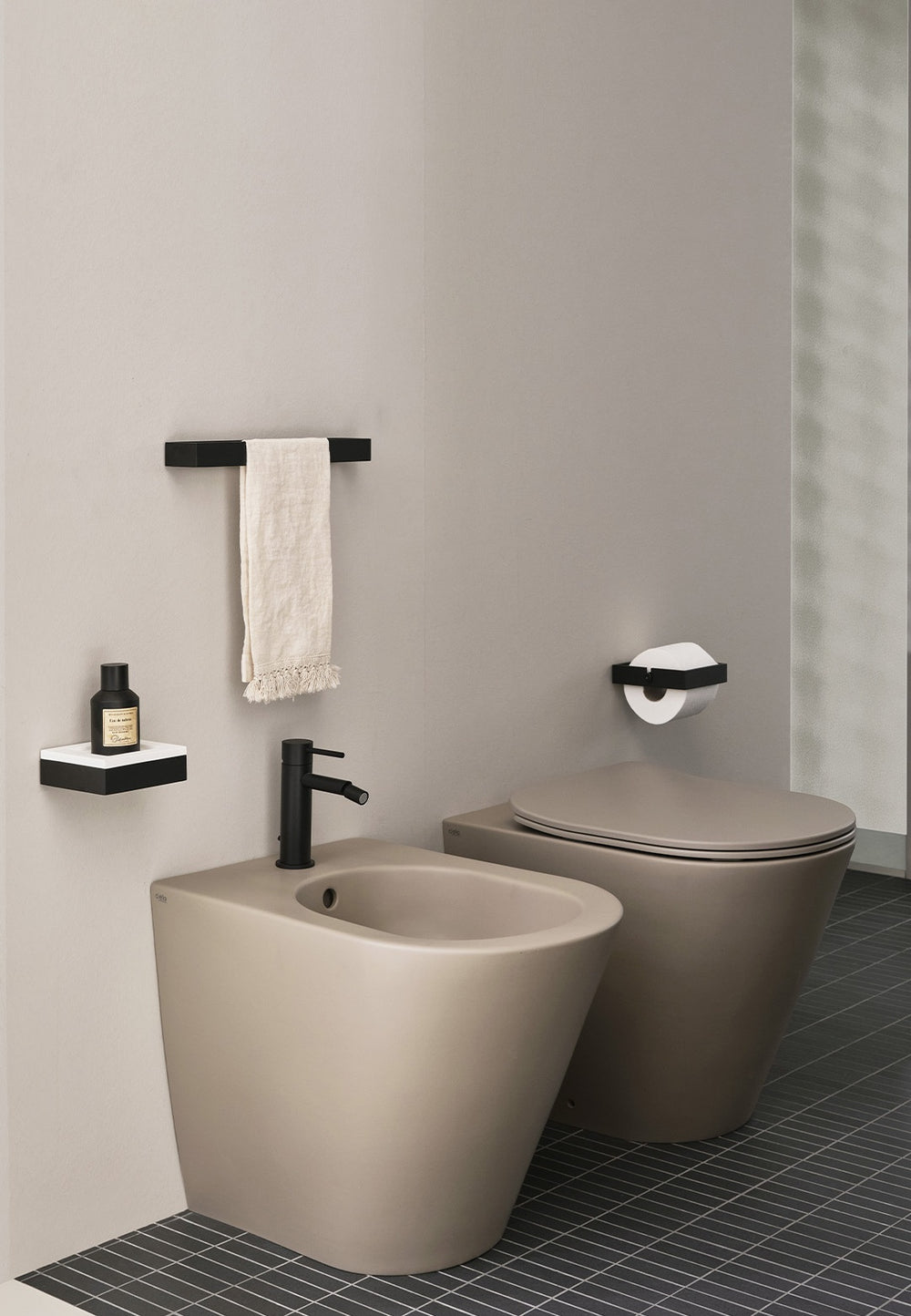 BACK TO WALL FLOOR WC RIMLESS MARE